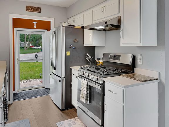 4th image of 1025 Gentian Dr SE