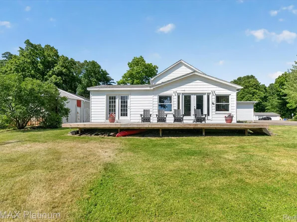 1462 S Hughes Rd, Howell, MI 48843