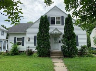 105 S Booth St, Anamosa, IA 52205