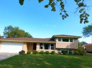 511 S Deborah Ln, Mount Prospect, IL 60056