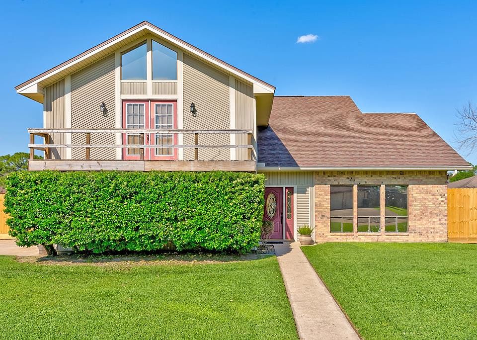 1st image of 8442 Hollow Bend Ln