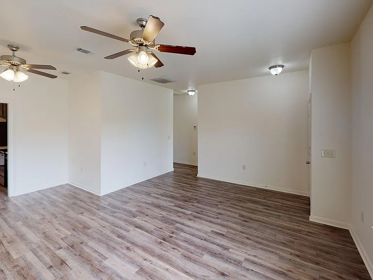 2322 Century Dr — Photo 5