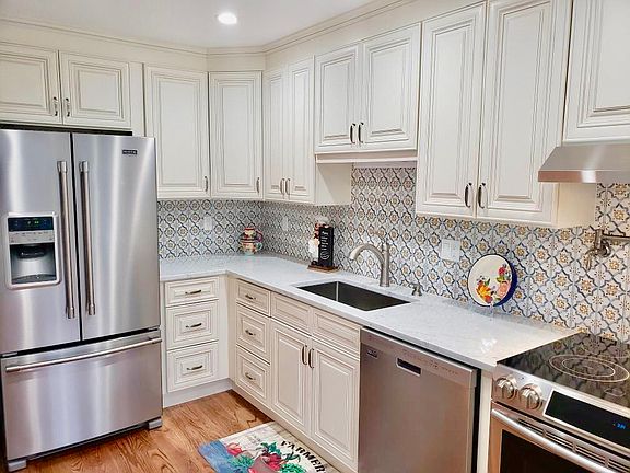 3rd image of 2555 Youngs Ave APT 14B