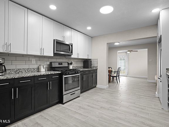 3rd image of 9024 Mount Rushmore Ln