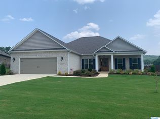 2049 Edinburgh Dr, Huntsville, AL 35803