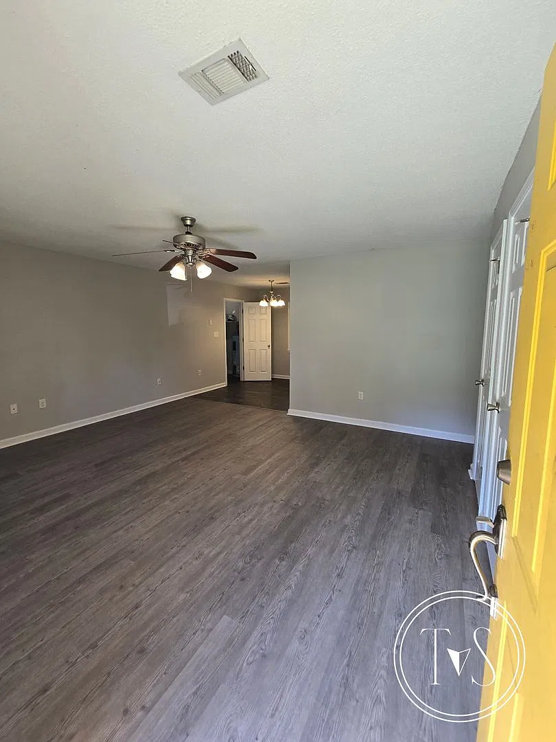 982 White Circle, Hinesville, GA 31313 — Photo 3