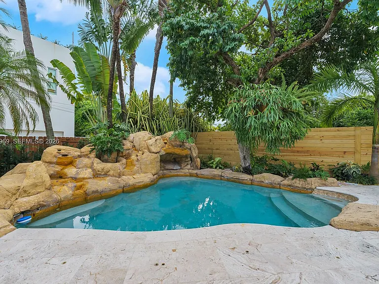 200 N Hibiscus Dr — Photo 34