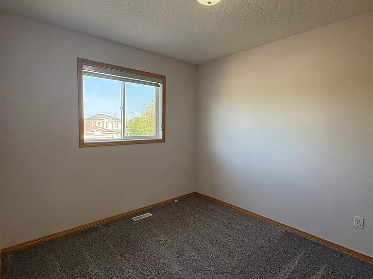 164 Strongberg Dr — Photo 8