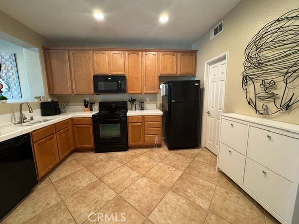 Apartment in Lake Elsinore, Riverside - View 5