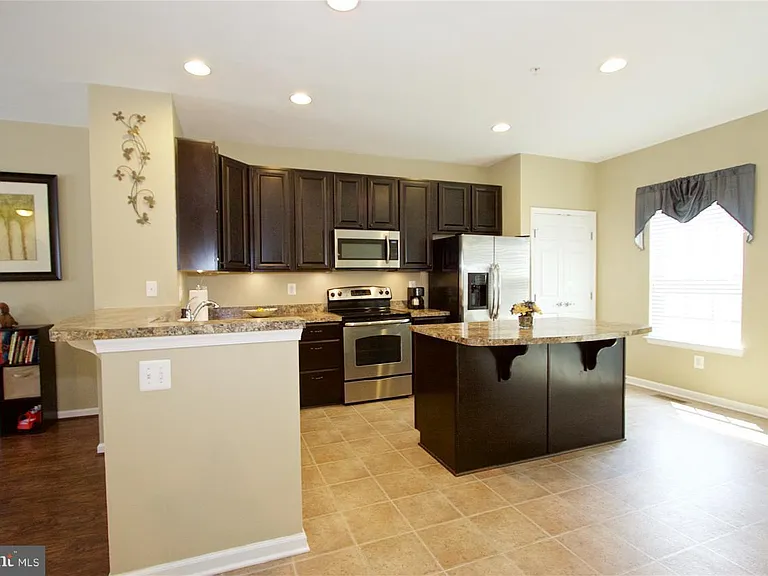 1050 Wisdom Ct — Photo 3