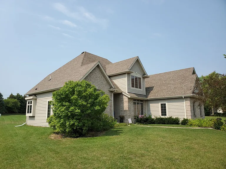 W150N7229 Paseo Ln — Photo 3