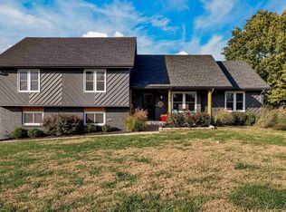 3702 SW Kings Forest Rd, Topeka, KS 66610