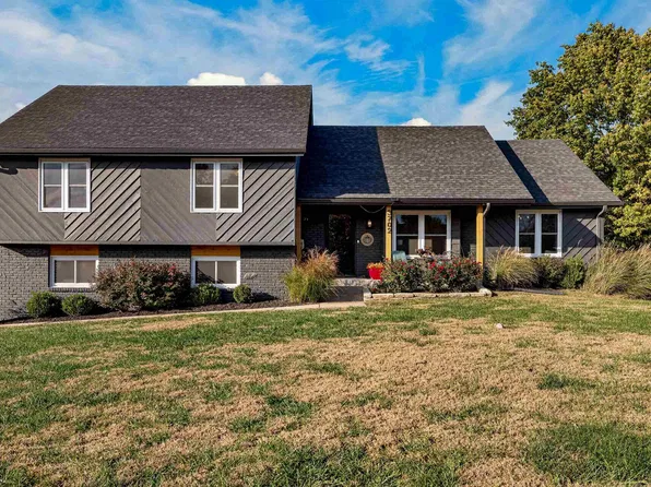 3702 SW Kings Forest Rd, Topeka, KS 66610