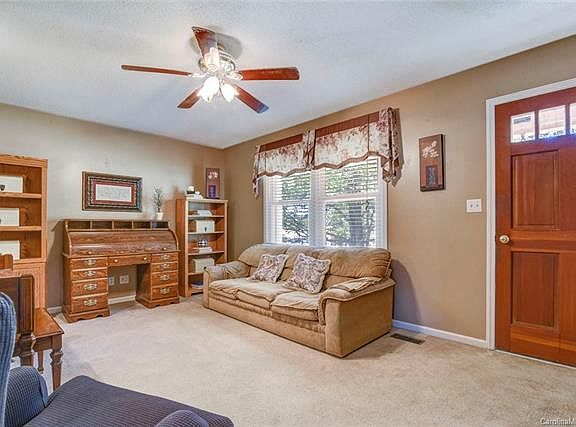5th image of 417 Scotland Dr