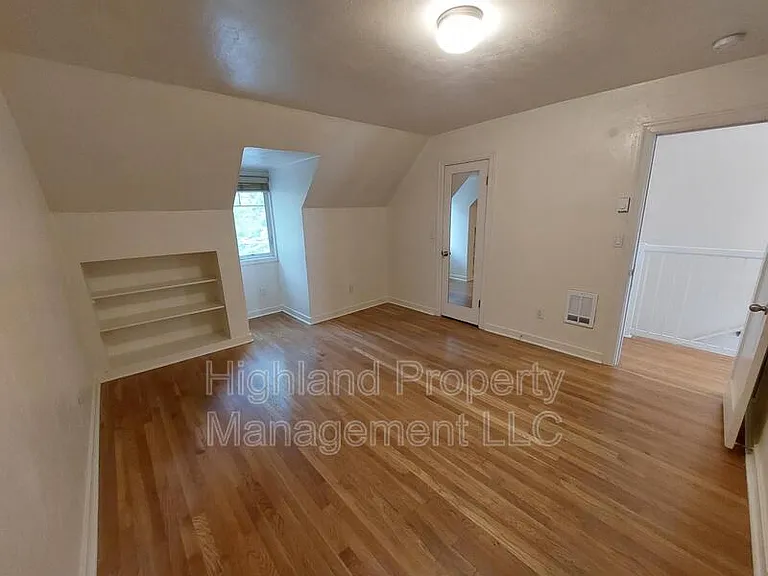 1020 NE B St #7 — Photo 15