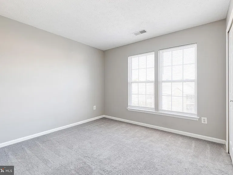 3021 Hunting Ridge Dr — Photo 16