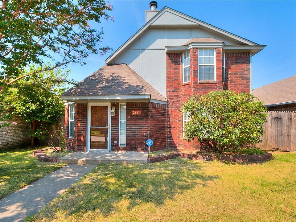 1st image of 2111 Parkview Dr