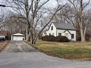 6N150 Garden Ave, Roselle, IL 60172