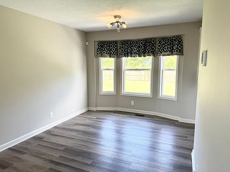 444 Sideline Dr — Photo 4