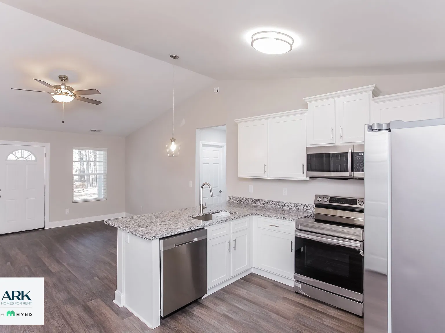 3 bed, 2.0 bath, 1320 sqft, $1,745 — Photo 3