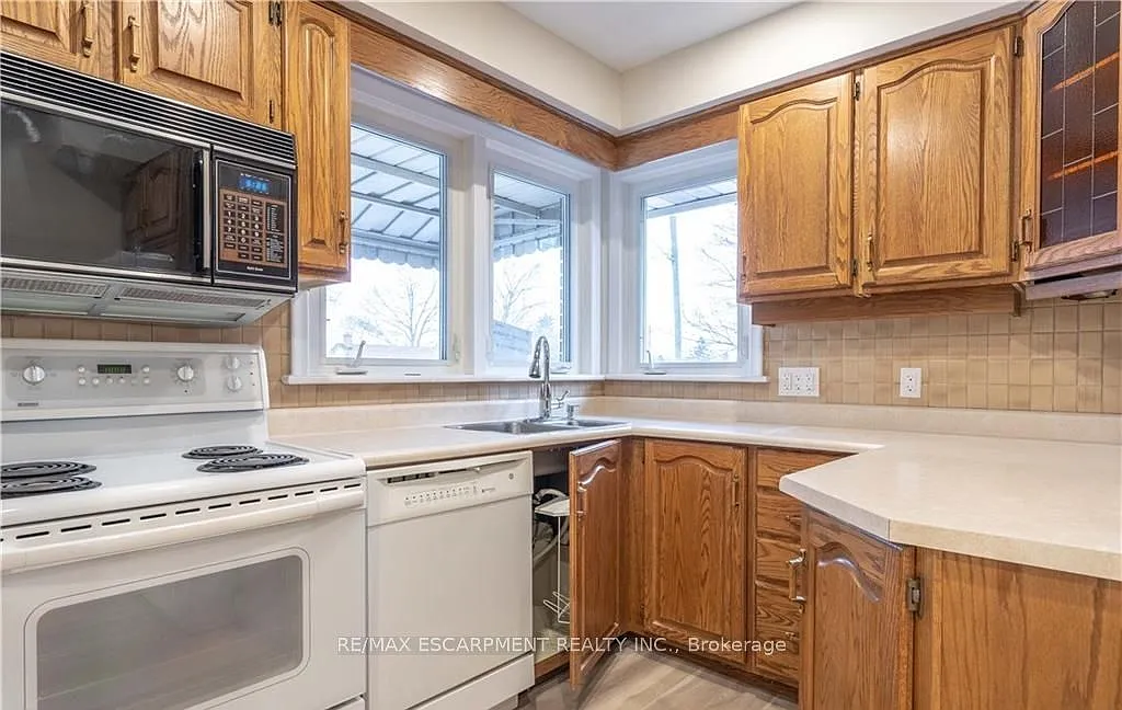 3 bed, $2,250 — Photo 3