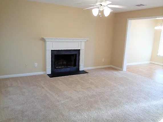 3 bed, 2.5 bath, 1656 sqft, $2,215 — Photo 3