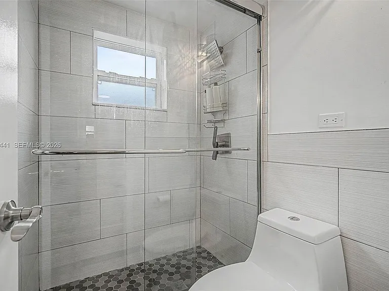 5910 SW 62nd Ter — Photo 5