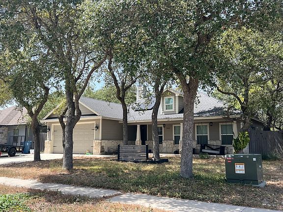5th image of 2415 Country Oaks Cir