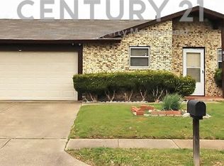 811 Lisa Ln, Cedar Hill, TX 75104