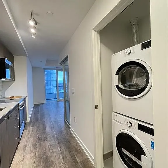 5 Wellington St S — Photo 7
