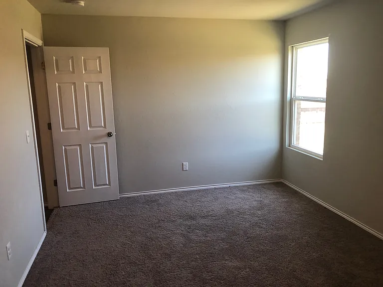 9804 High Noon Rd — Photo 5