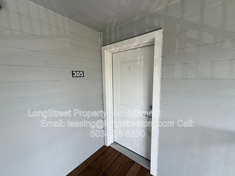 2 bed, 1.0 bath, 733 sqft, $1,395 — Photo 2