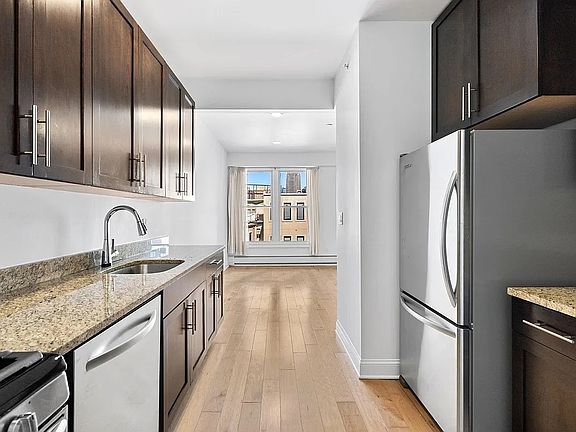 5th image of 112 Liberty View Dr Unit 4C