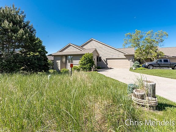 2nd image of 1427 E Harbour Towne Cir