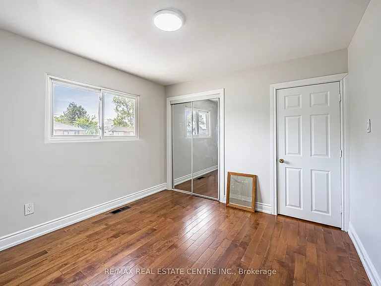 2 Milner Rd #MAIN FLOOR — Photo 23