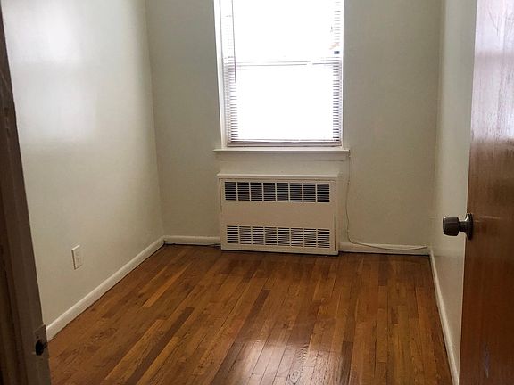 4th image of 6122 219th St