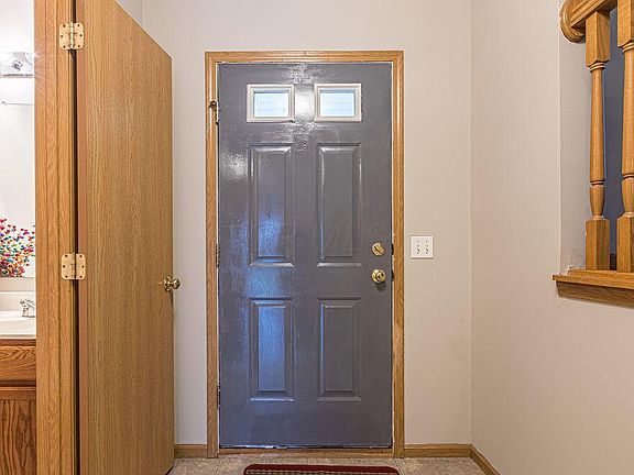 3rd image of 1176 Valley Dr