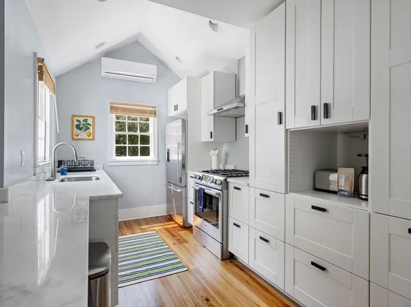 25 Sires St, Charleston, SC 29403