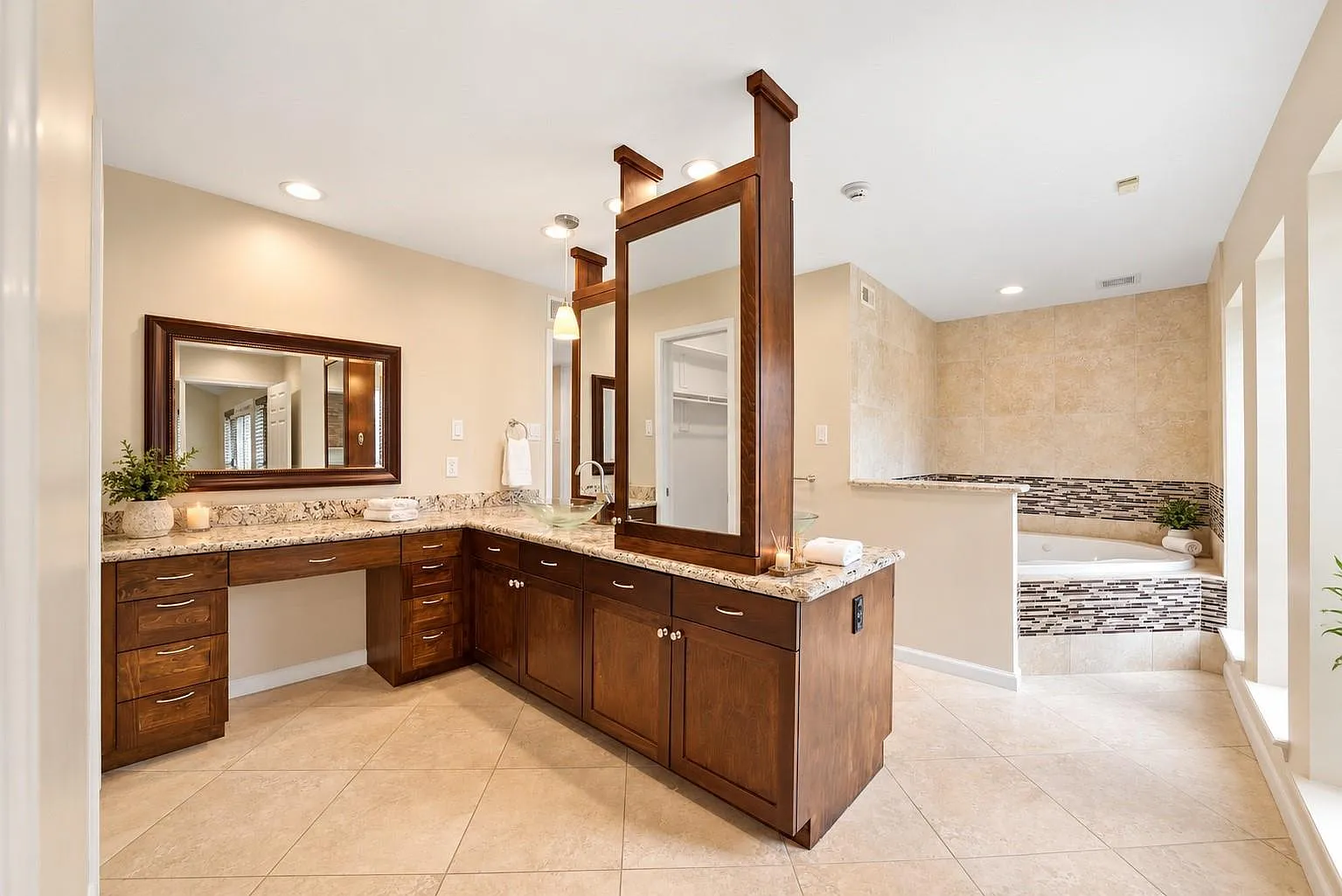 5 bed, 5.0 bath, 3927 sqft, $5,000 — Photo 4