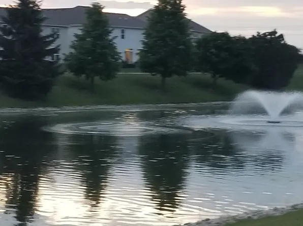 150 Fieldcrest Dr, Bartlett, IL 60103