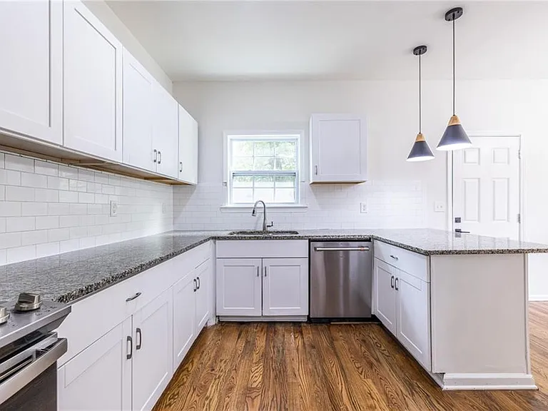 1146 Ira St SW — Photo 6