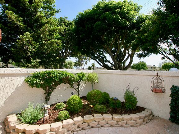 4th image of 421 Las Palomas Dr