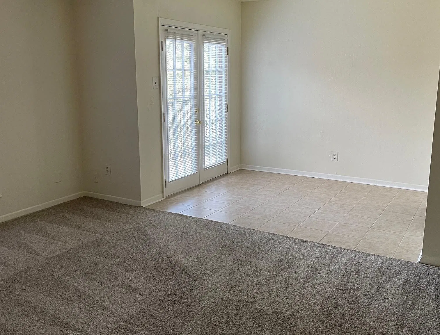 2 bed, 1.5 bath, 930 sqft, $1,020 — Photo 1