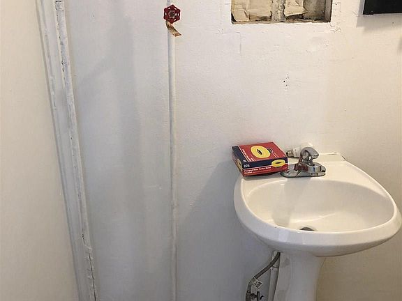 4th image of 1106 E Main St #1108