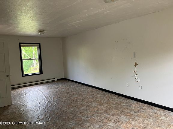 3rd image of 1291 Glade Dr