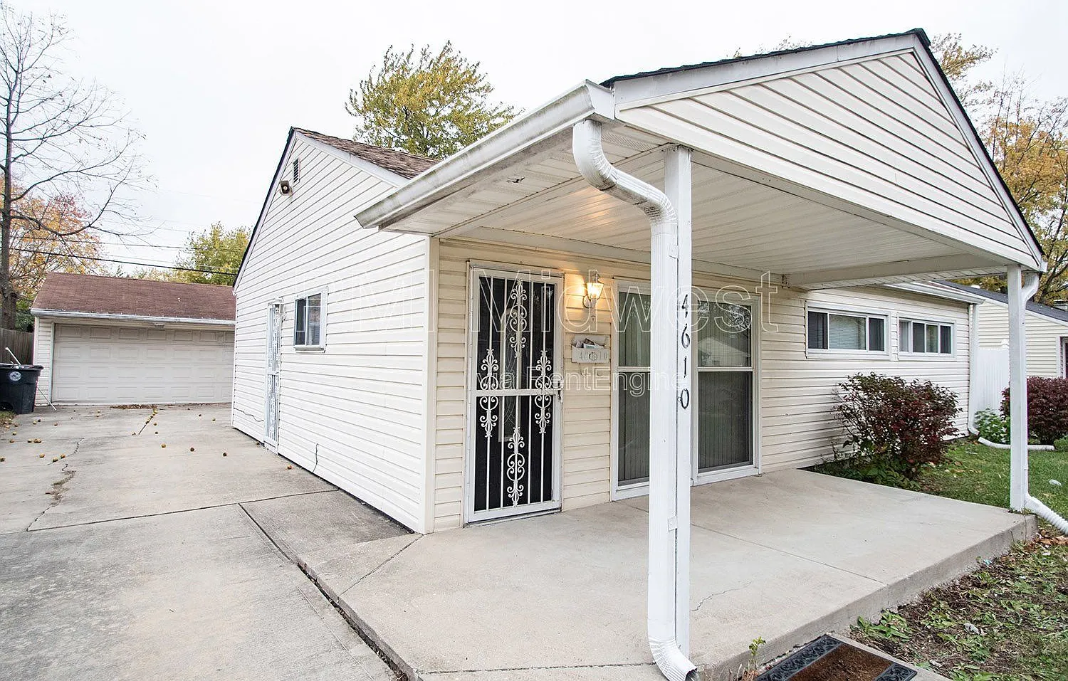 3 bed, 1.5 bath, 1152 sqft, $1,349 — Photo 3