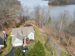 5800 Spinnaker Cove Rd, Midlothian, VA 23112