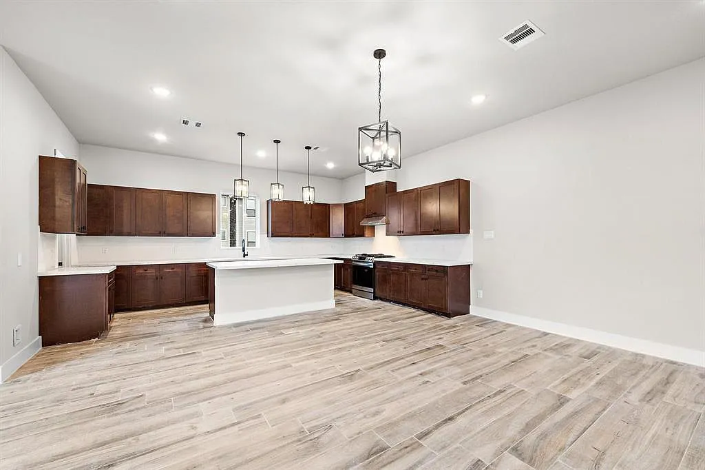3 bed, 3.5 bath, 2312 sqft, $3,450 — Photo 2