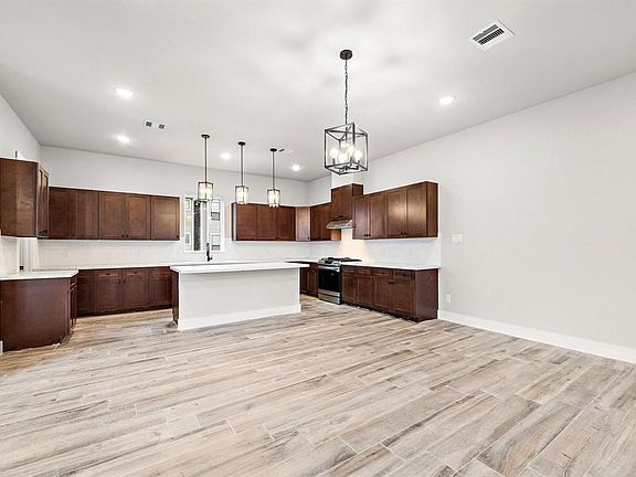 2nd image of 228 W 28th St