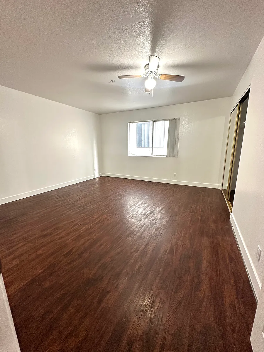 Building Photo - 812 S Grand View St #3